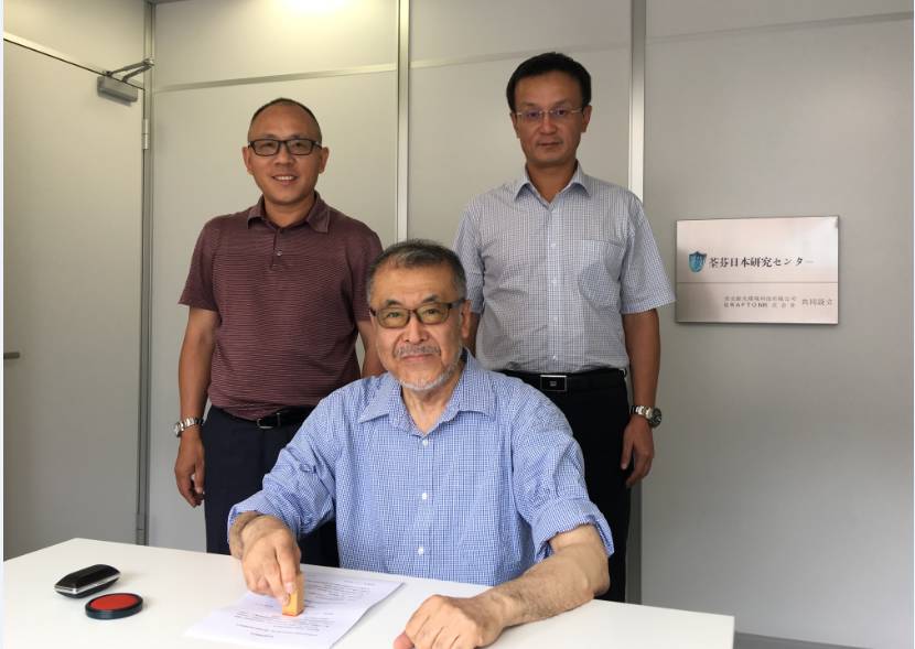 GRAFTON進藤社長與荃芬品牌創始人杜煒東先生（后排右一）、何榮先生（后排左一）